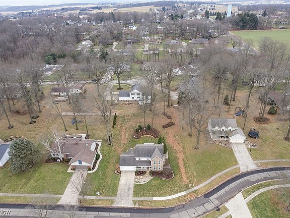 3rd image of 233 Tanglewood Dr