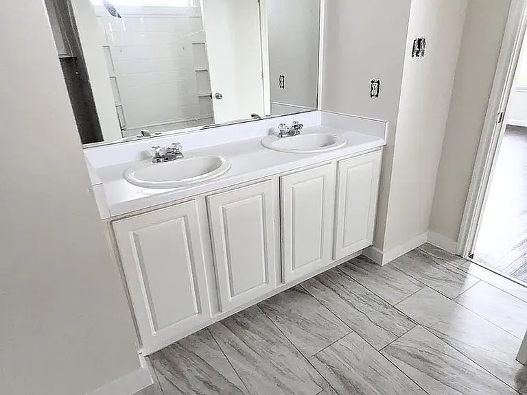 222 Phillips St — Photo 32