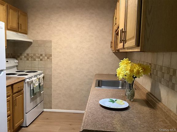 4th image of 197 Newcastle Ct Unit B