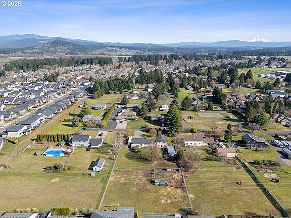 4th image of 2720 NE 168th Ave