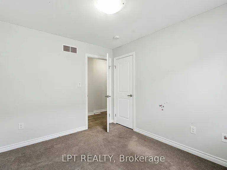 217 Louise St — Photo 21
