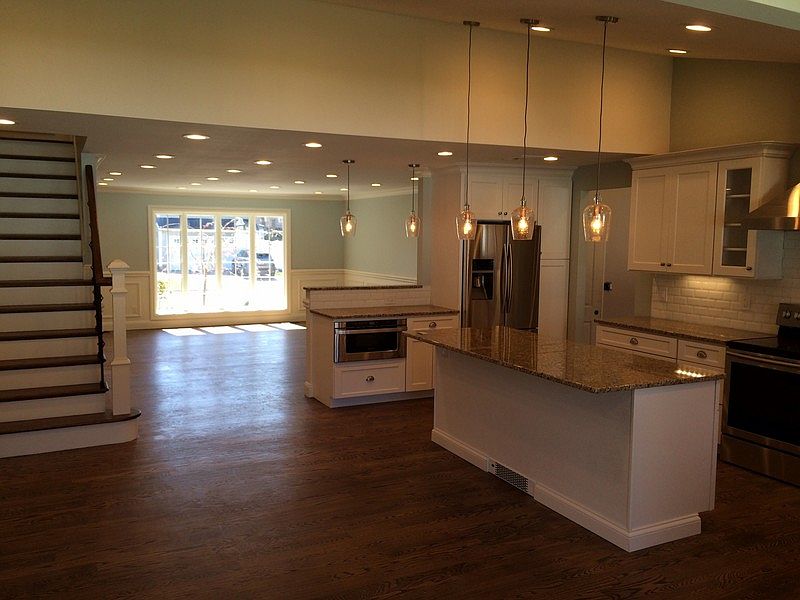 1st image of 54 Floral Dr W