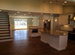 54 Floral Dr W, Plainview, NY