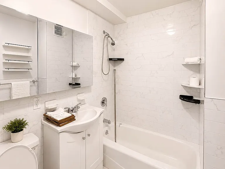 2421 Arthur Ave #PENTHOUSE — Photo 12