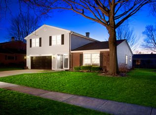 1056 Greenridge Rd, Buffalo Grove, IL 60089