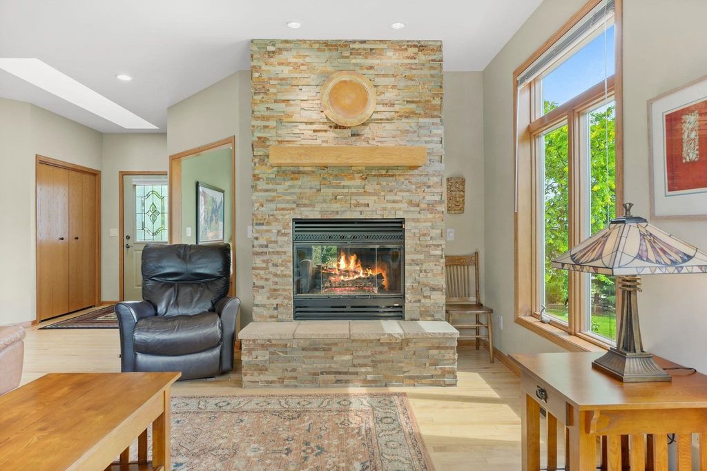 W5430 Windmill Ridge Rd, New Glarus, WI