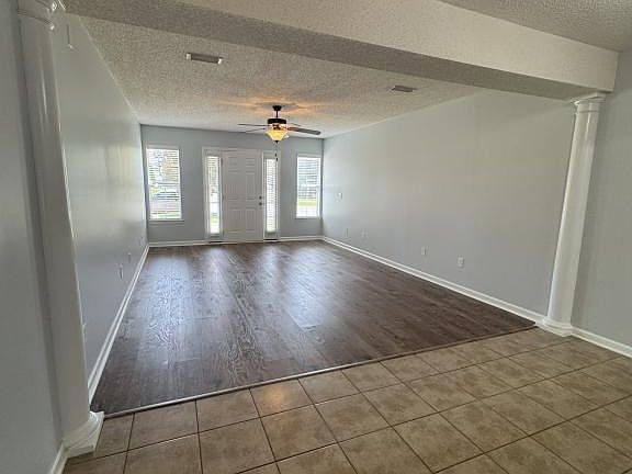 4th image of 137 Winterberry Way