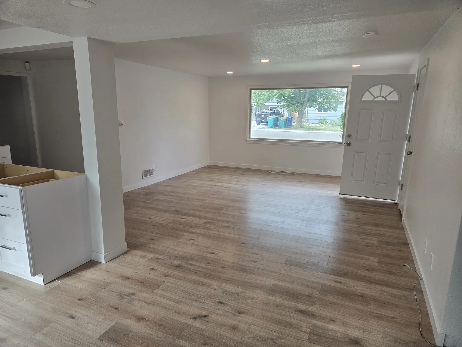 3 bed, 1290 sqft, $2,650 — Photo 4