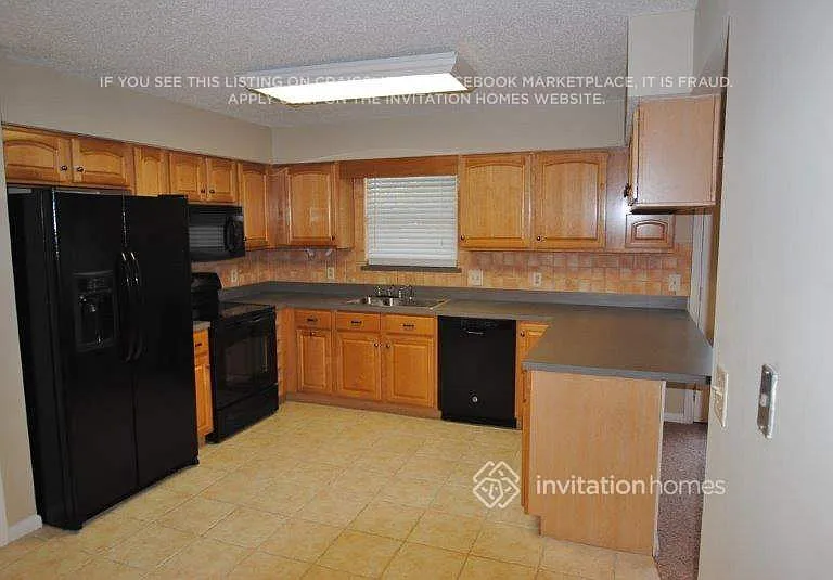 11637 Edinburgh Way — Photo 5