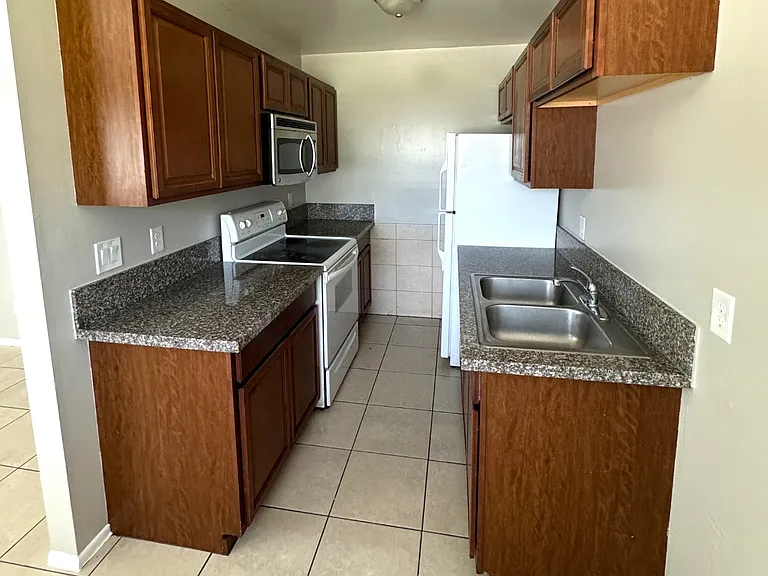 8257 Beacon Blvd — Photo 3