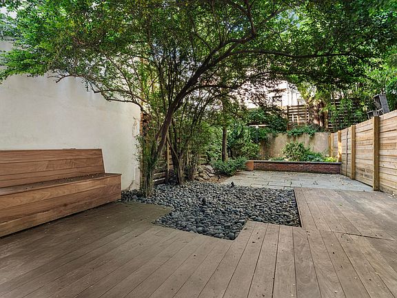 3rd image of 117 W 87th St #1
