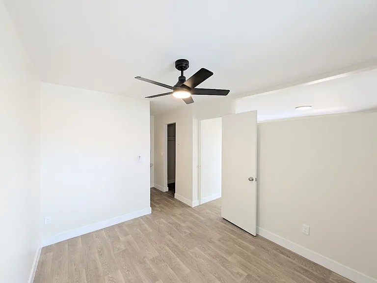 208 E Prince Rd — Photo 35