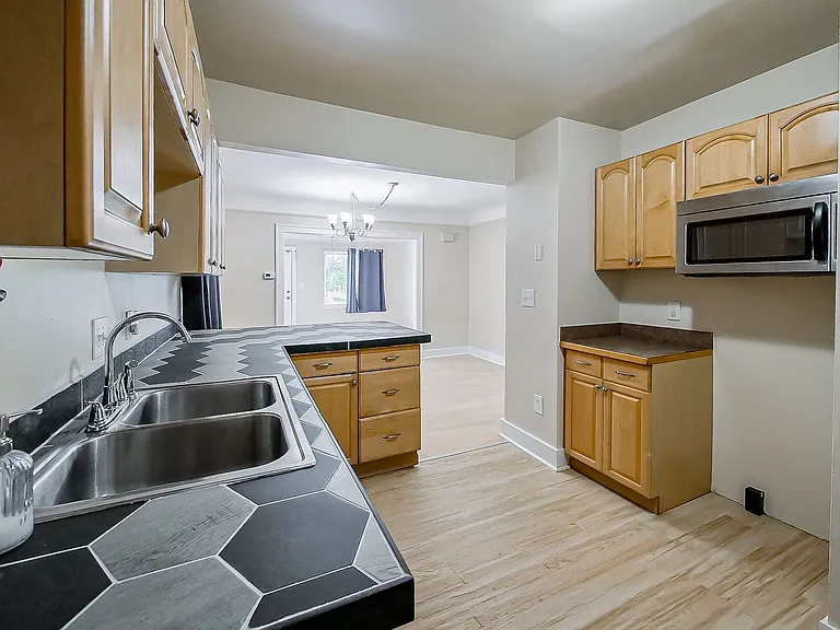 358 S Marshall St — Photo 7