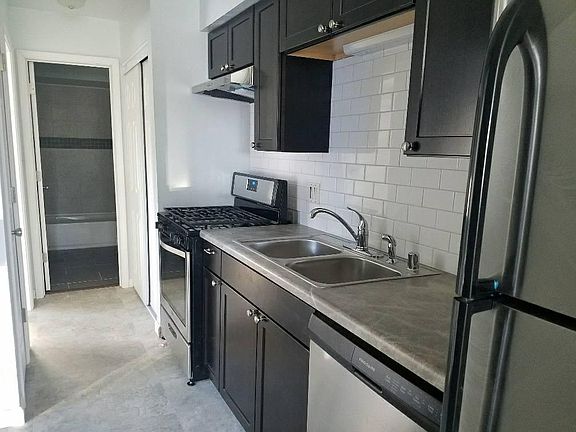 4th image of 266-306 S Wright St