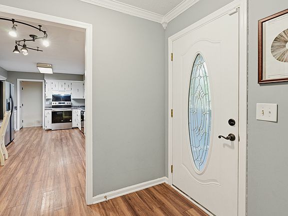 4th image of 107 Charleston Dr