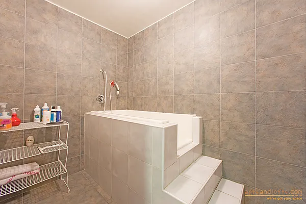 Sold by aptsandlofts.com | media 39