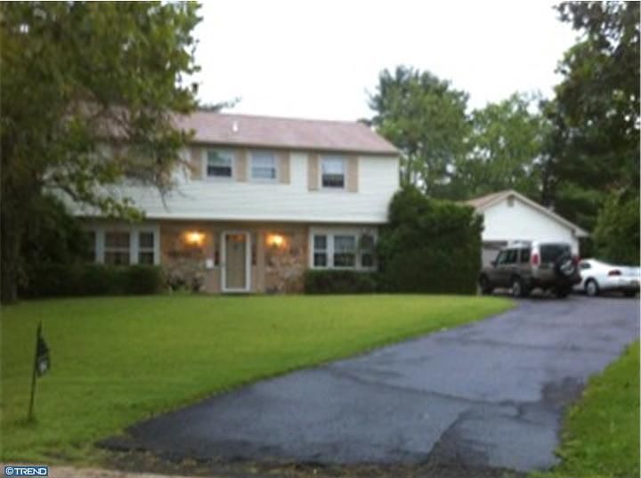 2nd image of 94 Thornhill Ln