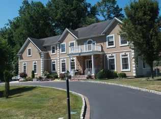 25 Mare Haven Ct, North Brunswick, NJ 08902