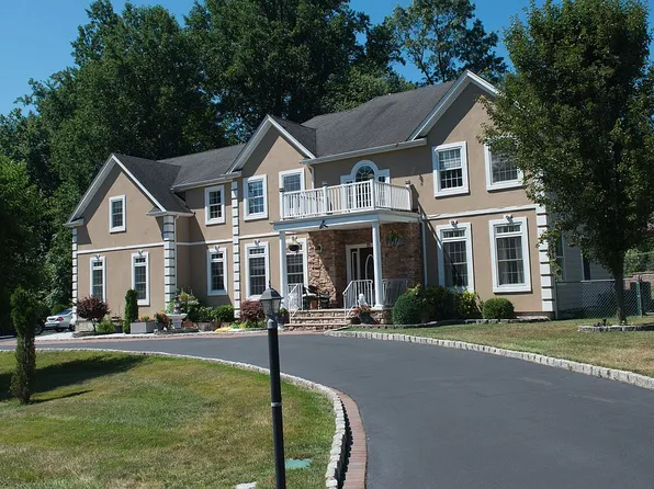 25 Mare Haven Ct, North Brunswick, NJ 08902