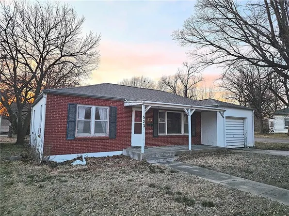 522 N Kentucky St, Iola, KS 66749