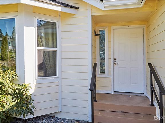 4th image of 2977 Fircrest Drive SE