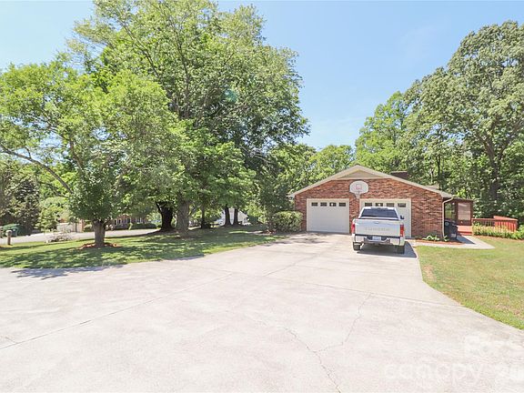 4th image of 112 Forest Ave NE