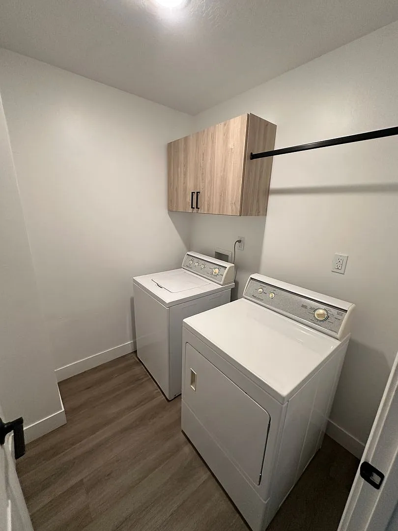 4 Bed 3.5 Bath Townhouse — Photo 4