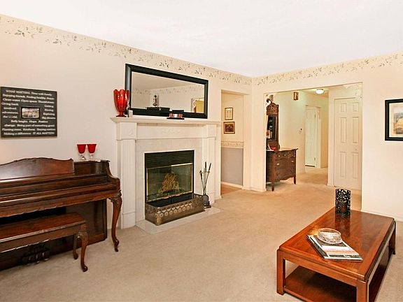 4th image of 21970 Orca Dr NE