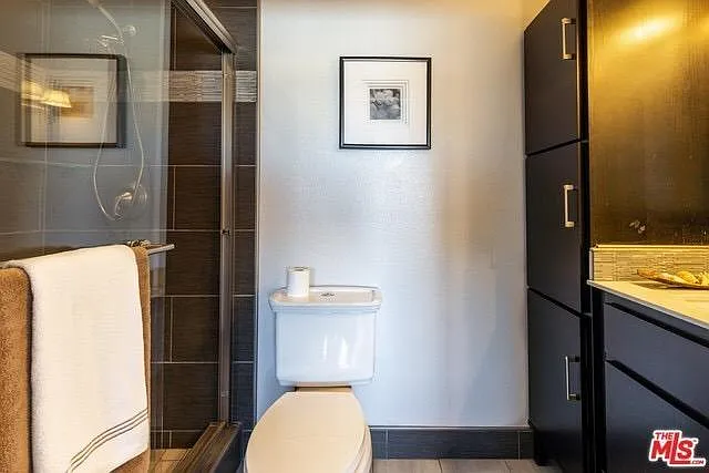Guest full bath