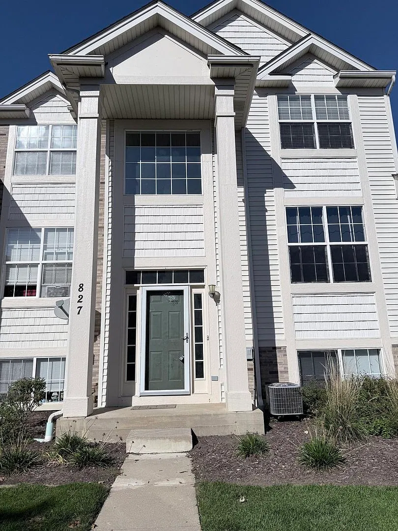 3 bed, 2.5 bath, 2116 sqft, $2,650 — Photo 3