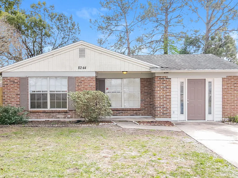 8244 Yolanda Ct — Photo 1
