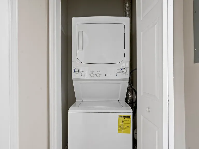 Glenmont Manor — Photo 10