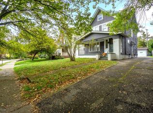 2035 Rossmoor Rd, Cleveland Heights, OH 44118