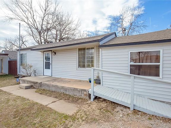 4th image of 2839 Poplar Dr