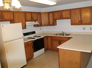 125 Cimarron Ct APT F, Oshkosh, WI 54902