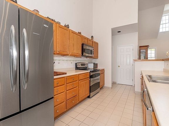 4th image of 14 Rosewood Dr