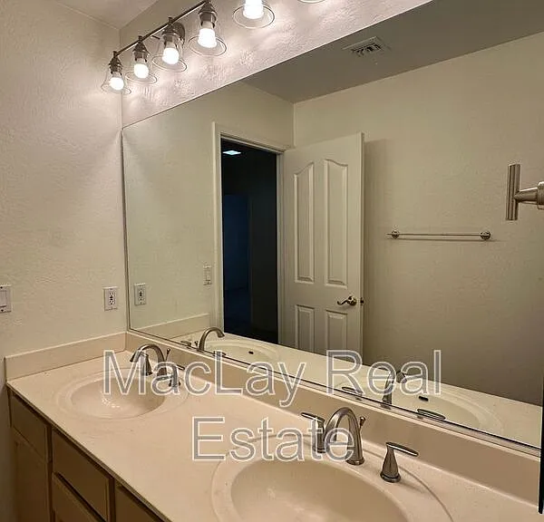 1667 S Sycamore Pl — Photo 18