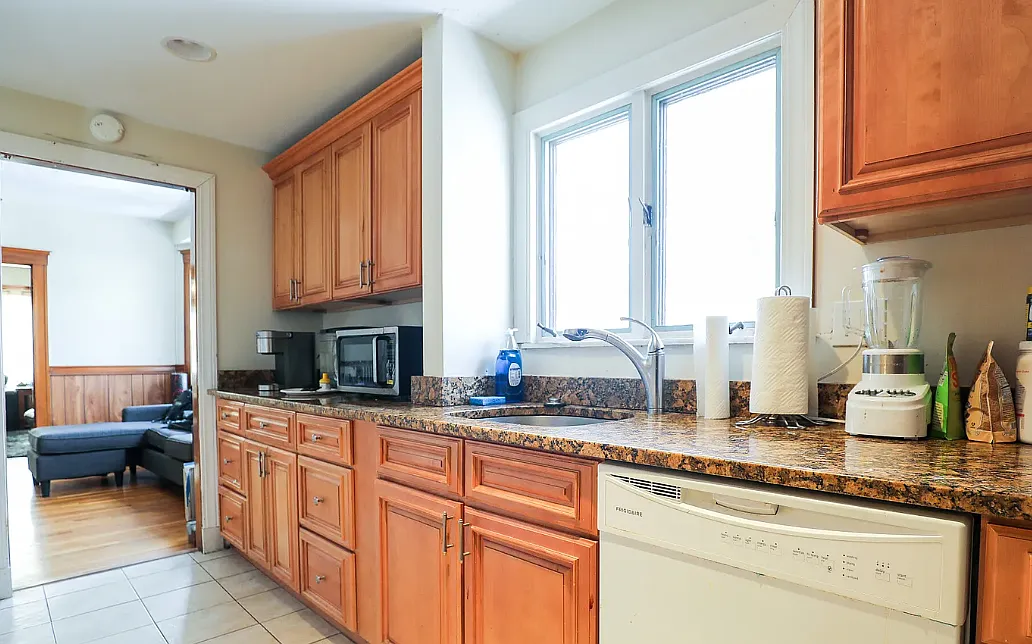 3 bed, 9999 sqft, $3,500 — Photo 4