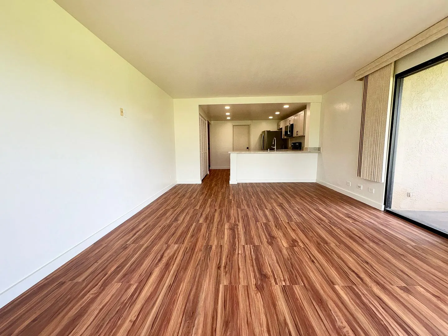Fully Renovated 1-Bedroom, 2-Bathroom Condo in Kona Pacific — Photo 4
