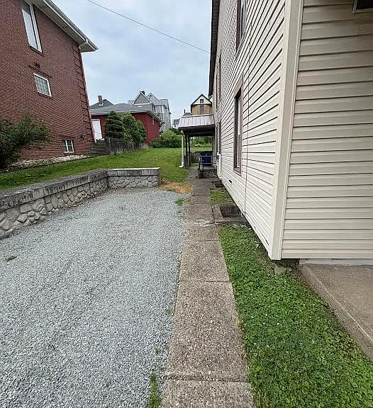 332 College Ave — Photo 2