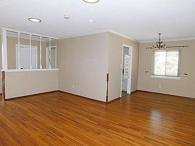 2nd image of 810 Gesner St