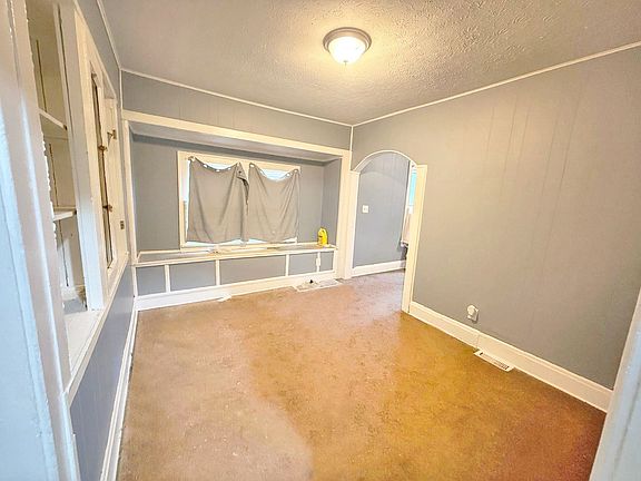 4th image of 9718 Anderson Ave