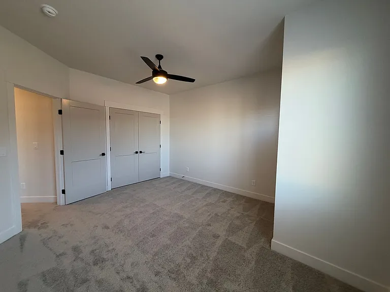 602 E Hemsworth Ln — Photo 29