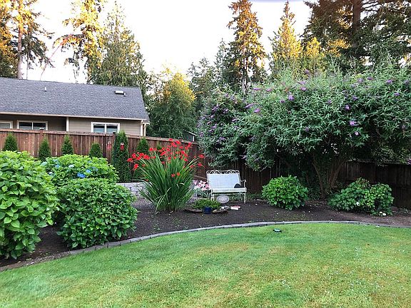 4th image of 8637 University Point Cir NE