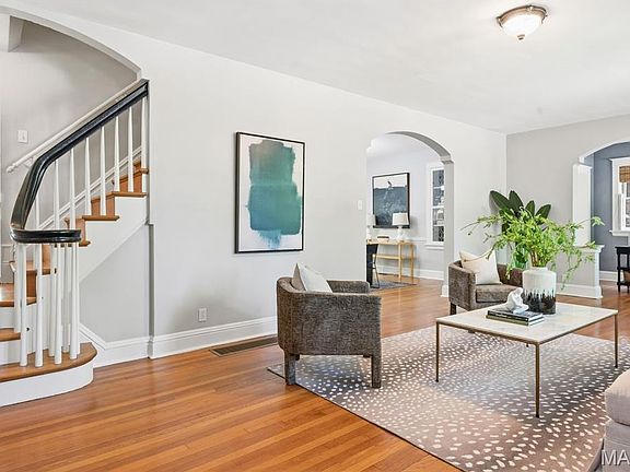5th image of 444 Melville Ave