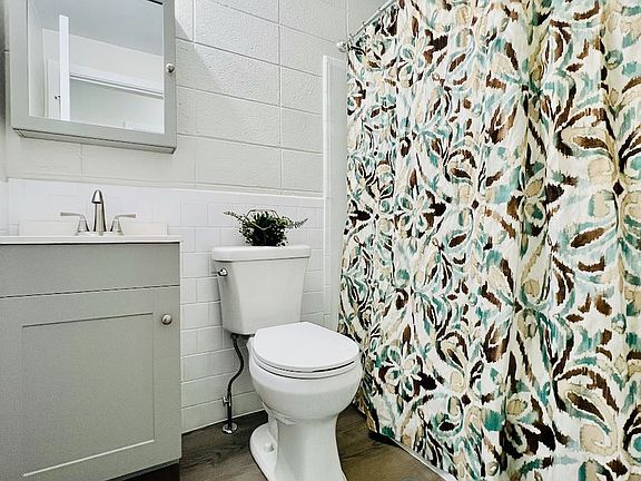 4th image of 1710 Broad St APT 3