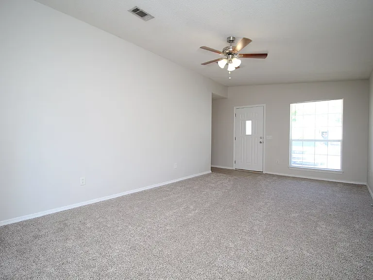 509 Wood Crest Way — Photo 2