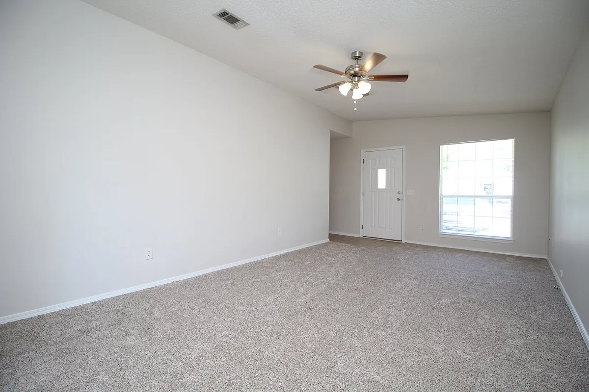 Building Photo - 509 Wood Crest Way