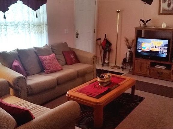 3rd image of 5916 Lakewood Ln