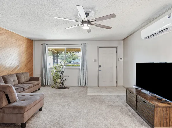 4304 Hodgkins Rd, Lake Worth, TX 76135